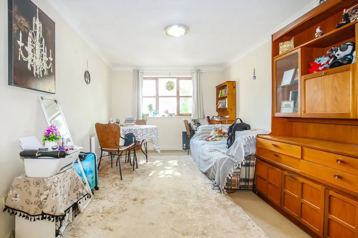 Flat Lenelby Road in London