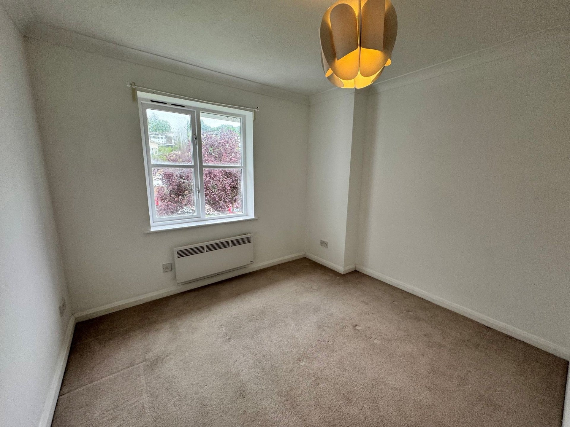 Flat Queen Alexandra Road in High Wycombe