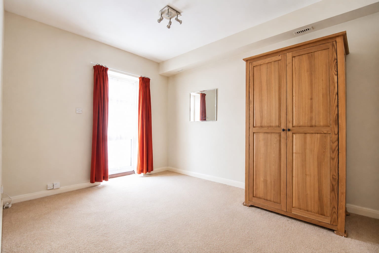 Flat Pro-Cathedral Lane in Bristol