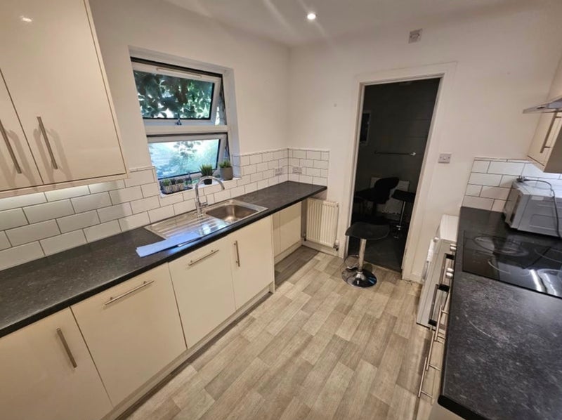 Room St Dunstan's Road in Greater London