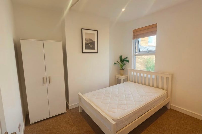 Room St Dunstan's Road in Greater London