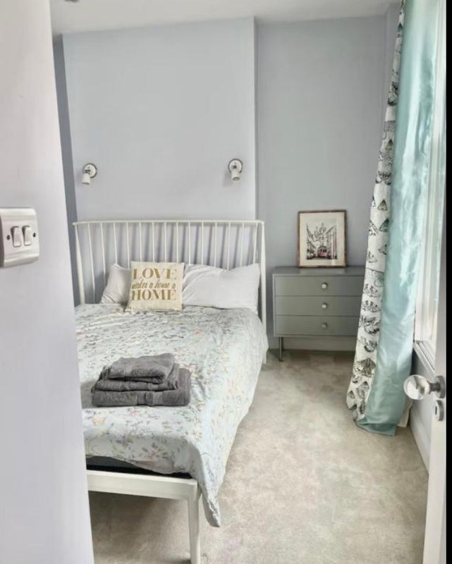 Room Fulham Road in Greater London