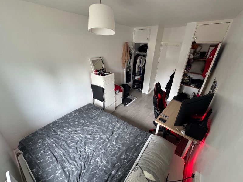 Room South Lambeth Road in Greater London