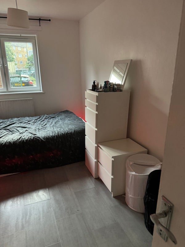 Room South Lambeth Road in Greater London