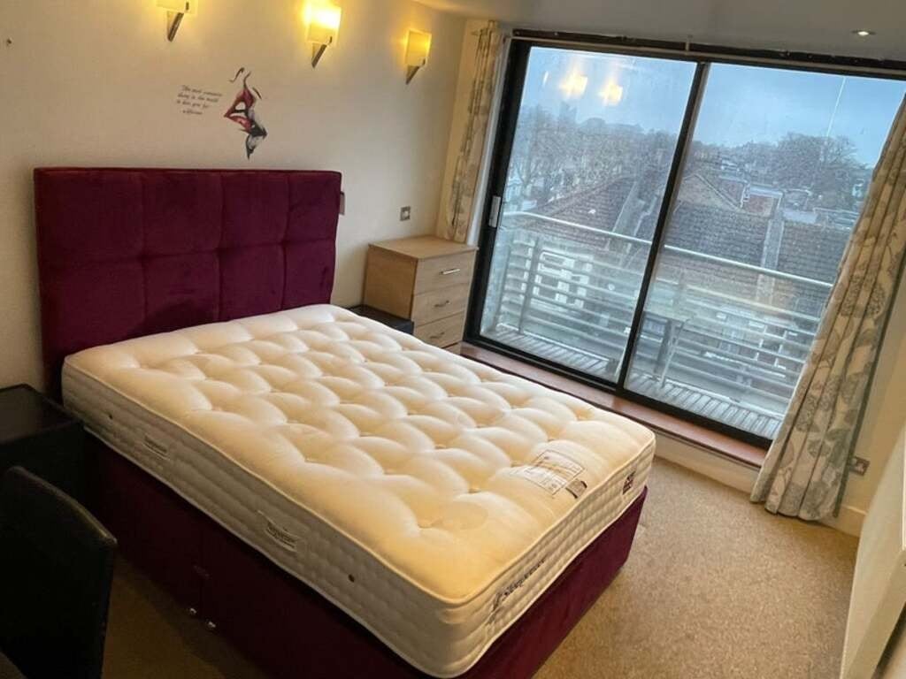 Room Green Street in Greater London