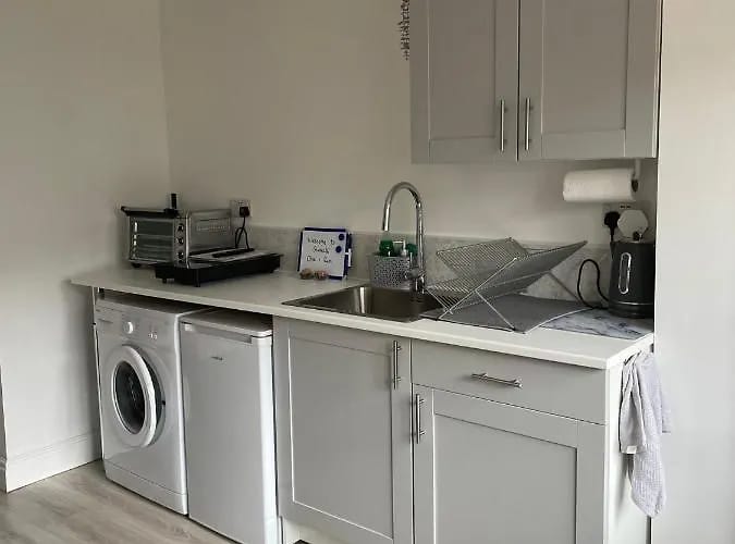 Flat Dryleaze Road in Bristol