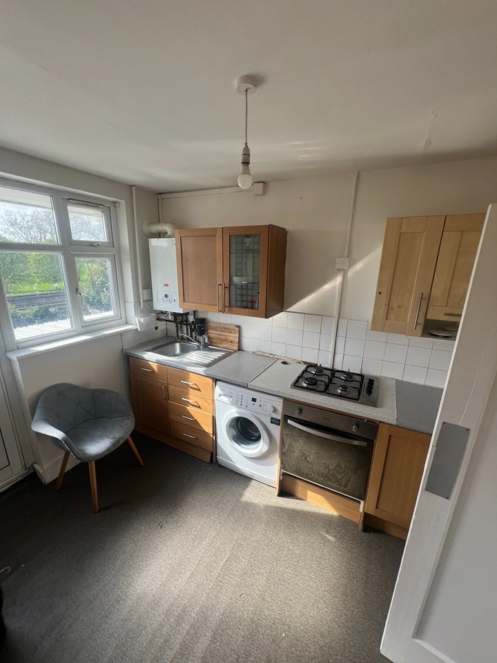 Flat Windermere Avenue in Greater London