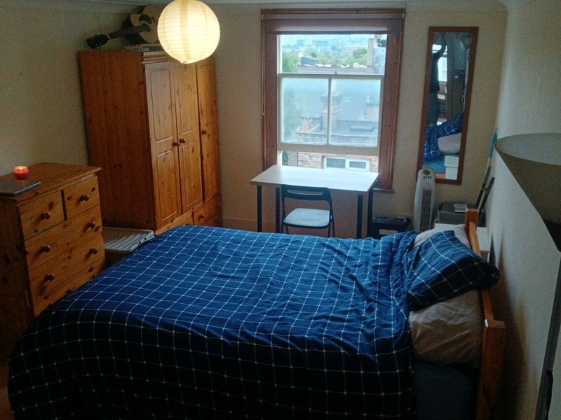 Room Dresden Road in Greater London