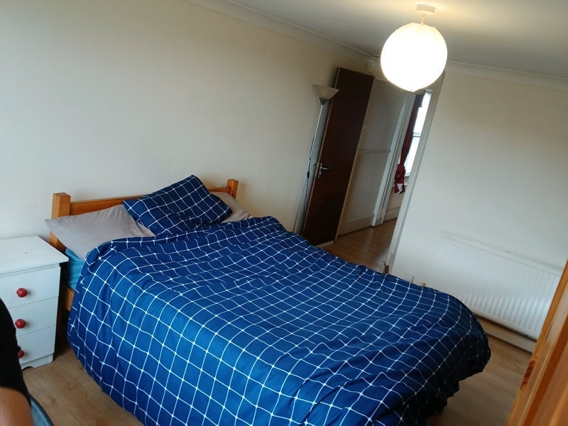 Room Dresden Road in Greater London