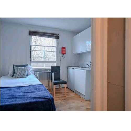 Room Holland Road in London