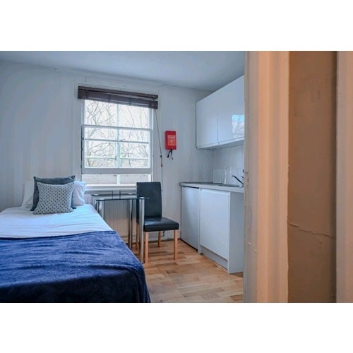 Room Holland Road in London