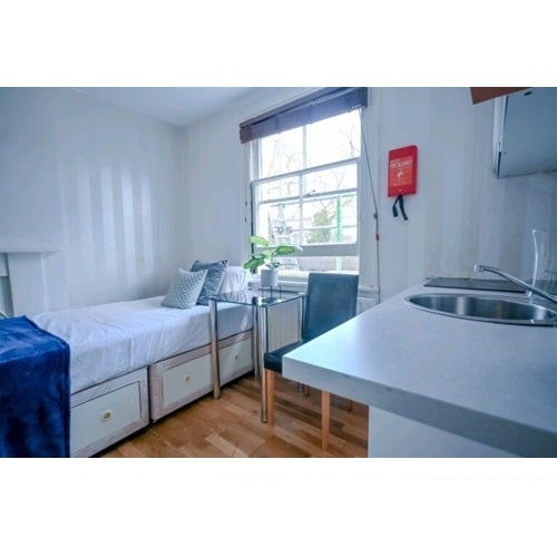 Room Holland Road in London