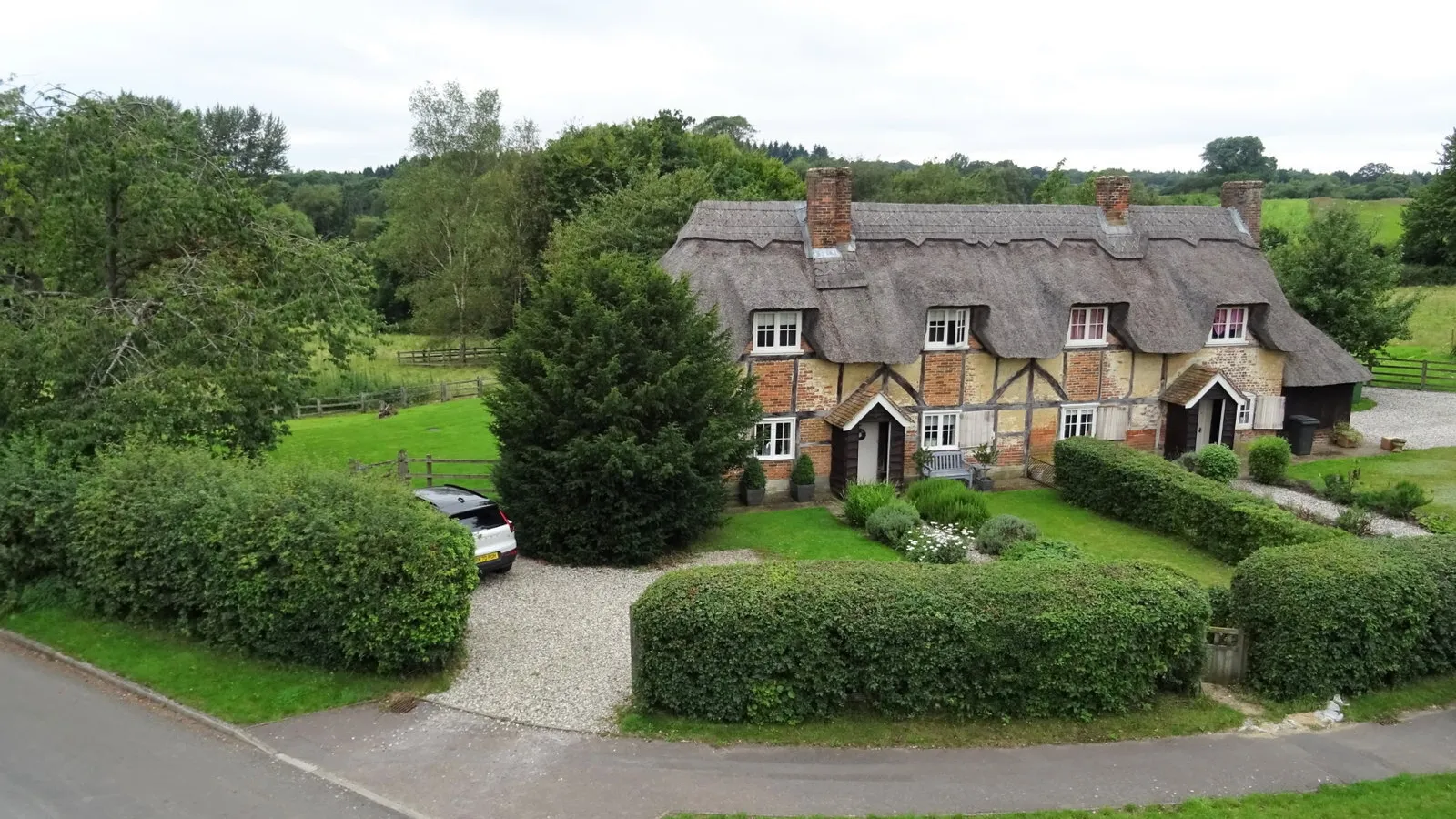 House Woolhampton Hill in Upper Woolhampton