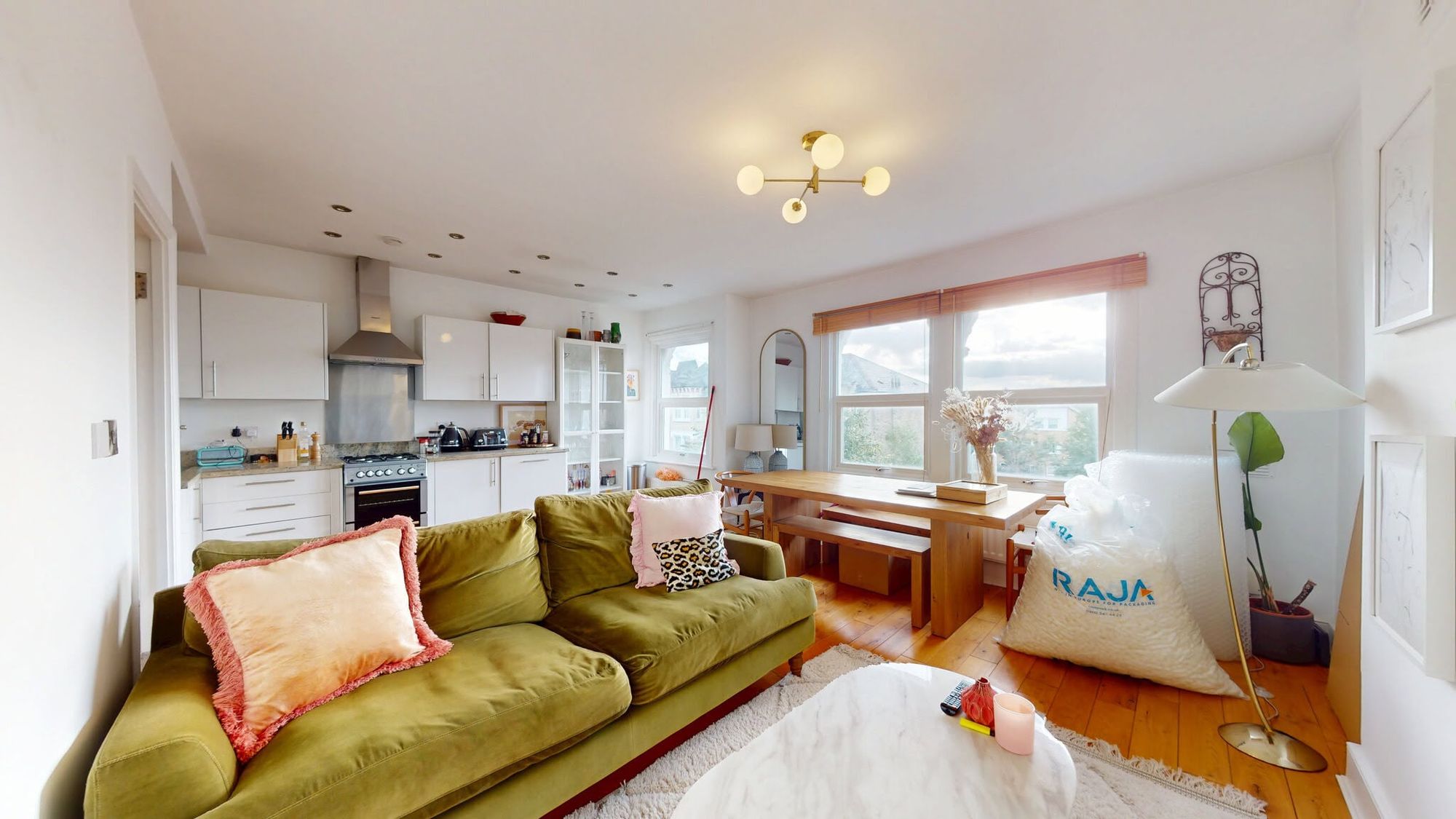 Flat Oakhurst Grove in Greater London