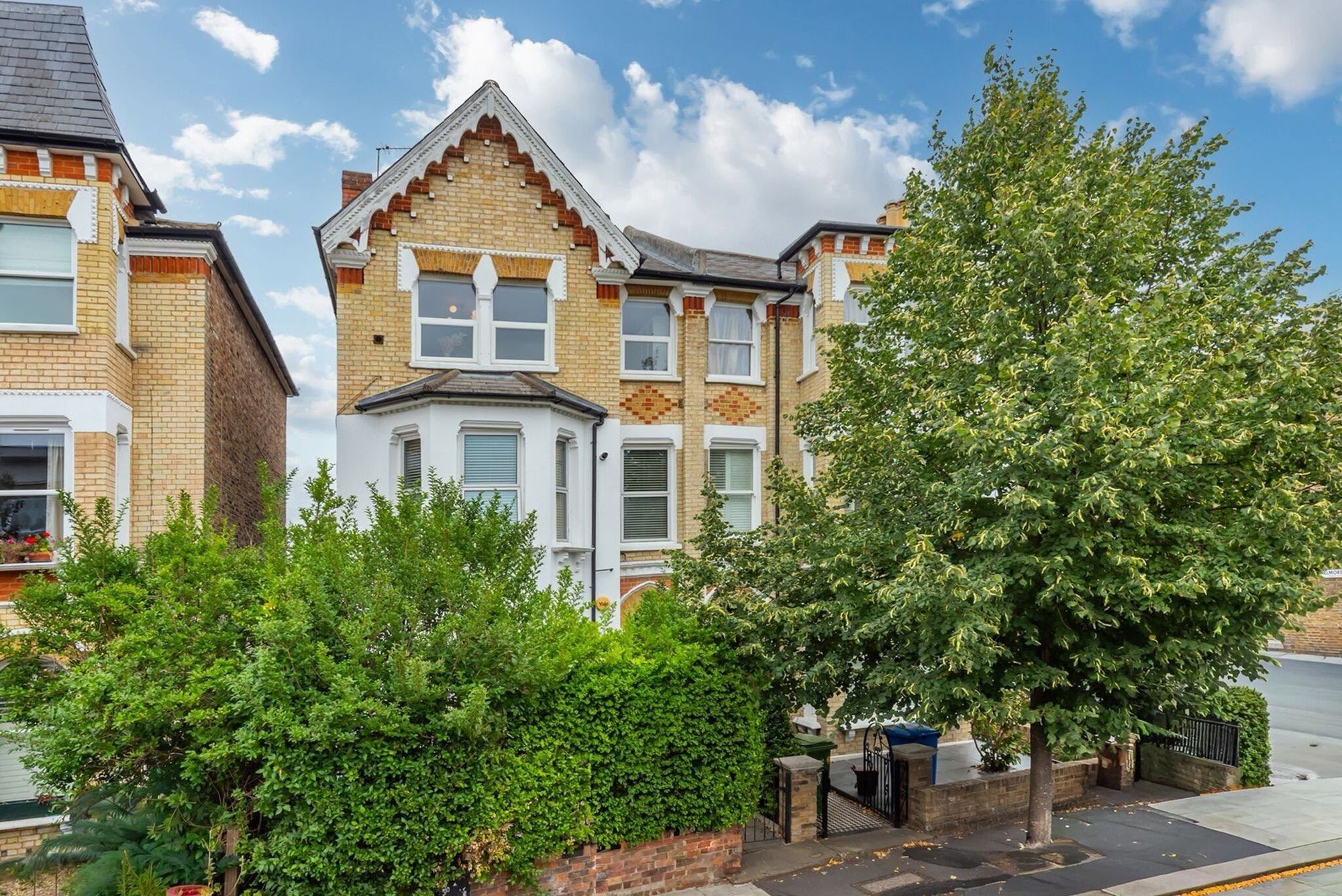 Flat Oakhurst Grove in Greater London