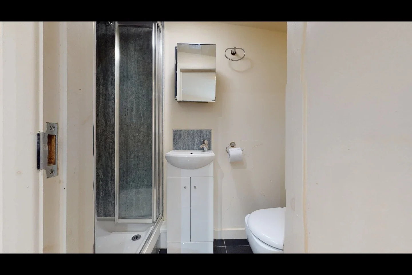 Room Chatsworth Road in Greater London