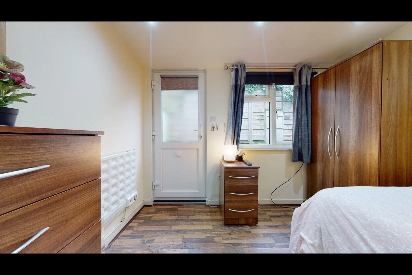 Room Chatsworth Road in Greater London