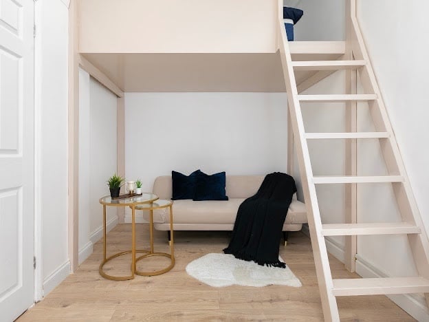 Flat Castletown Road in Greater London