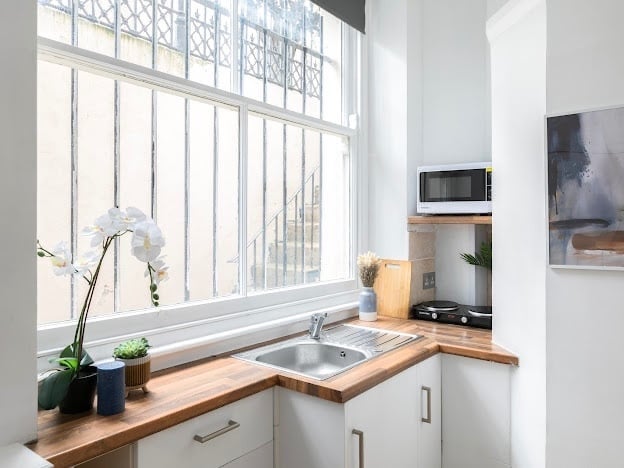 Flat Castletown Road in Greater London