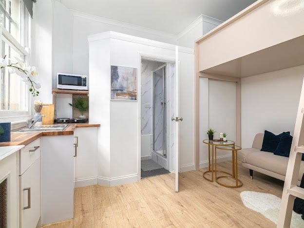 Flat Castletown Road in Greater London