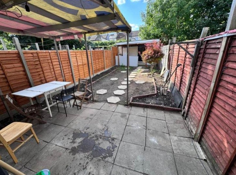 House Bulwer Road in Greater London
