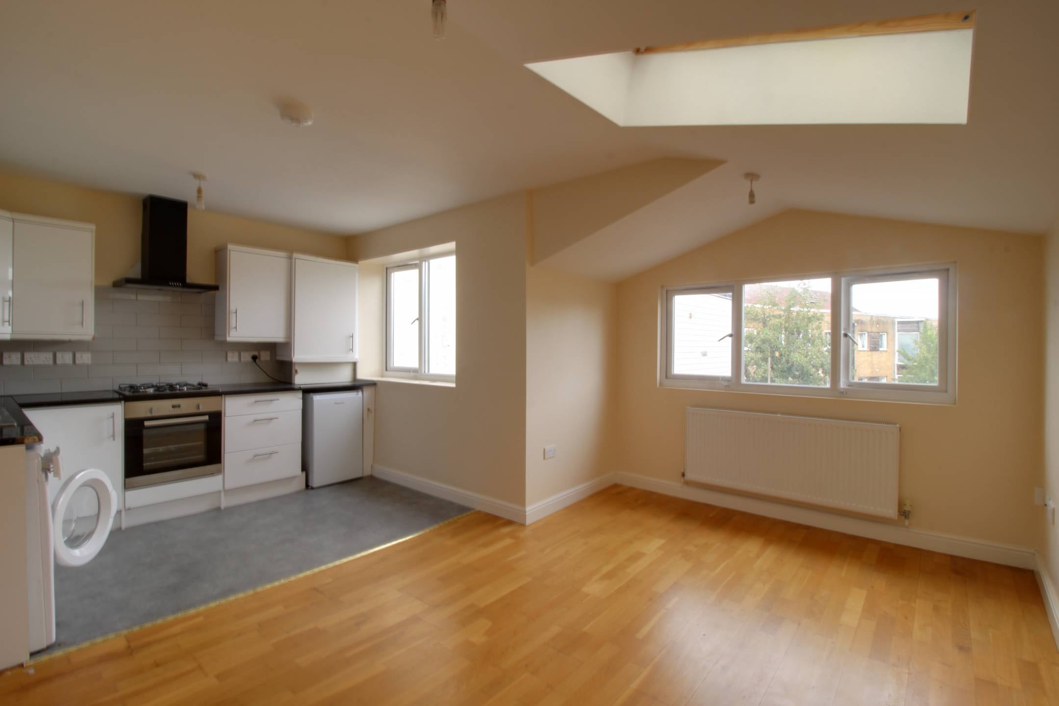 Flat Lower Addiscombe Road in Greater London