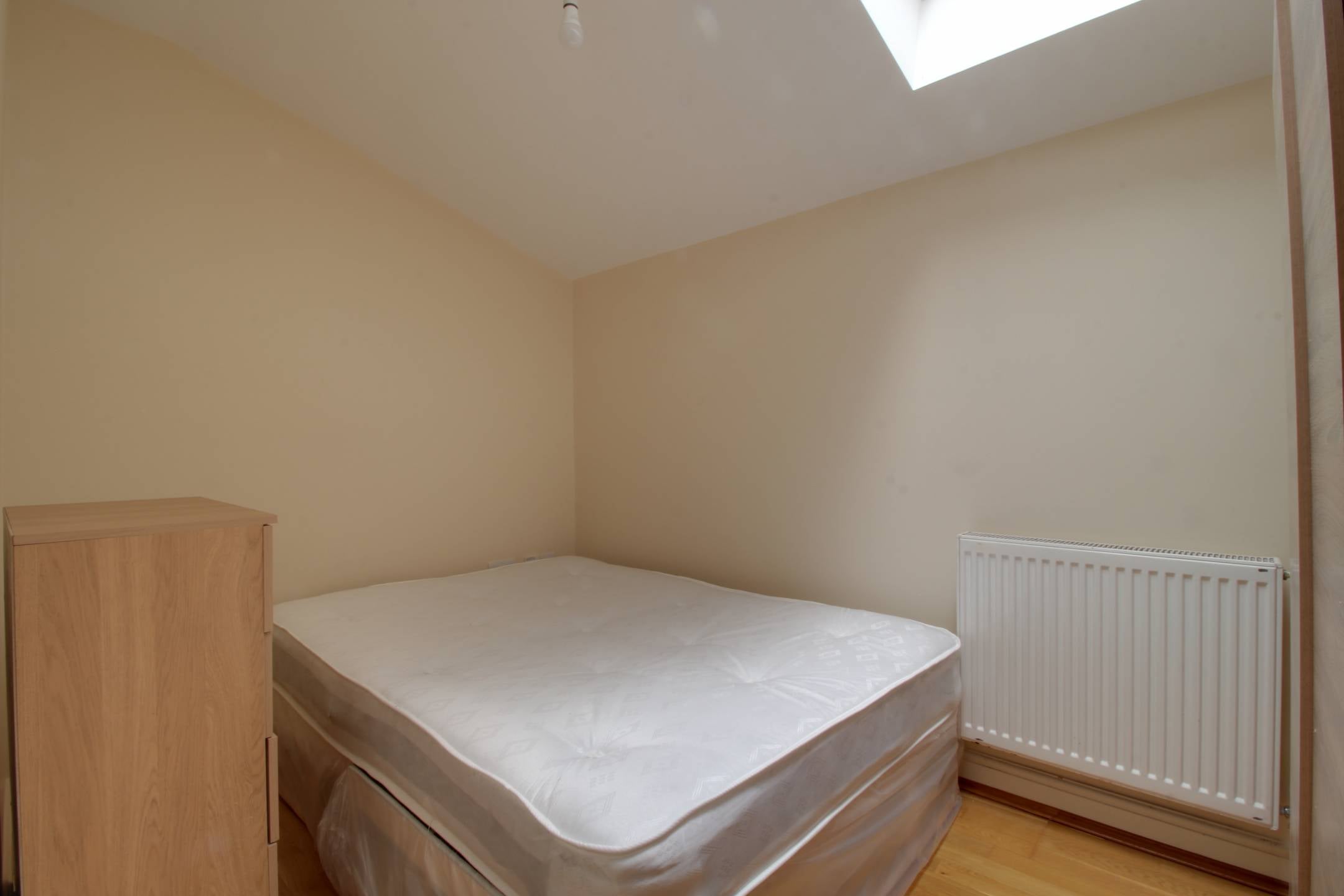 Flat Lower Addiscombe Road in Greater London