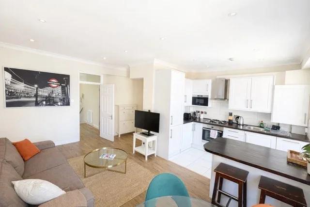 Flat Queensway in City of Westminster