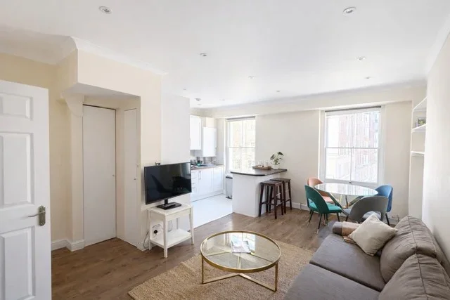 Flat Queensway in City of Westminster