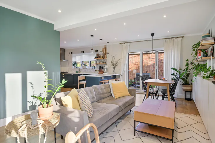 House Hartham Road in Greater London