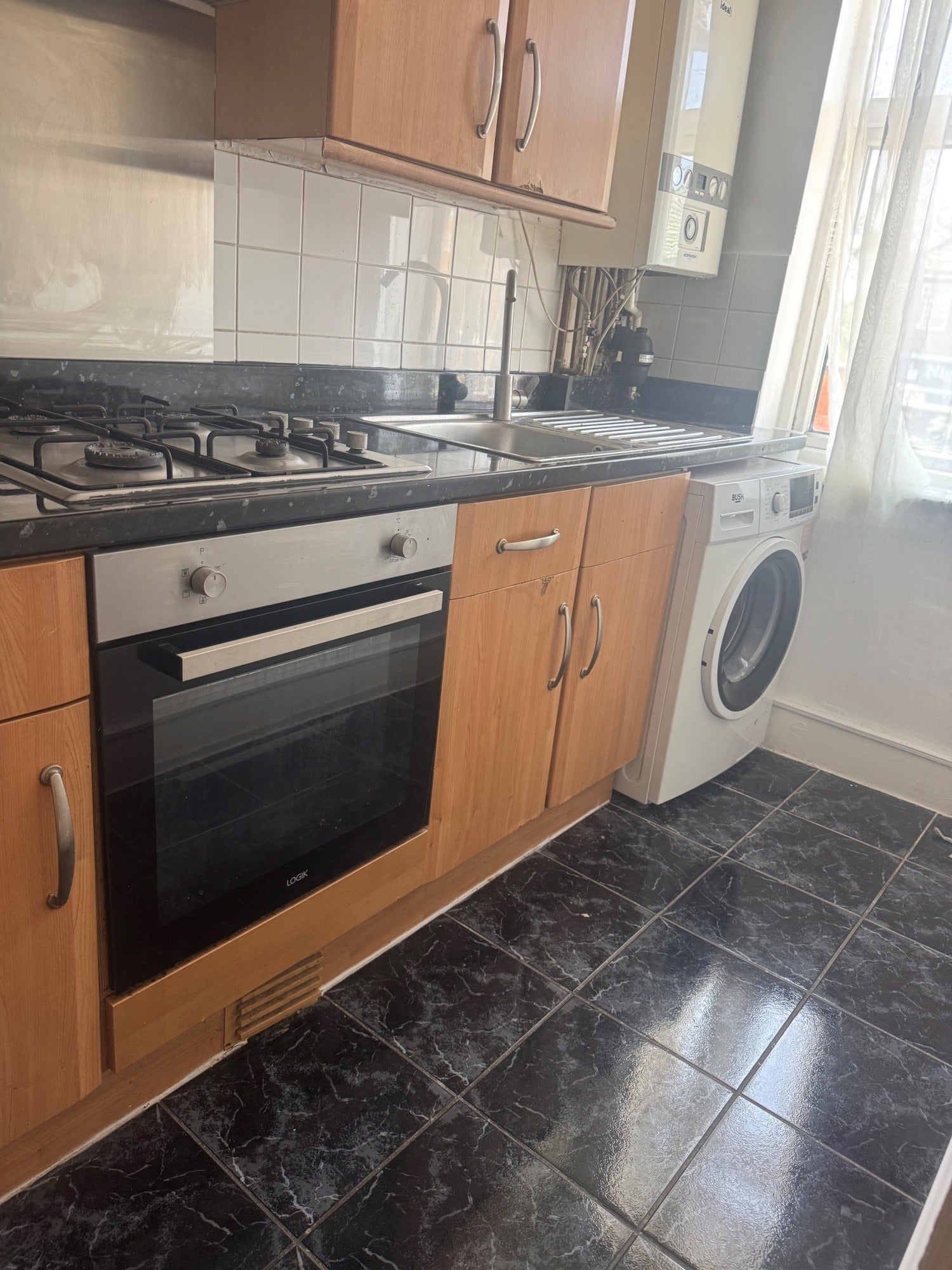 Flat Nightingale Road in Greater London