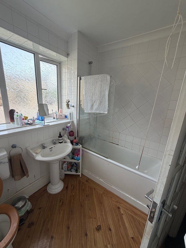 Room Sceptre Road in Greater London