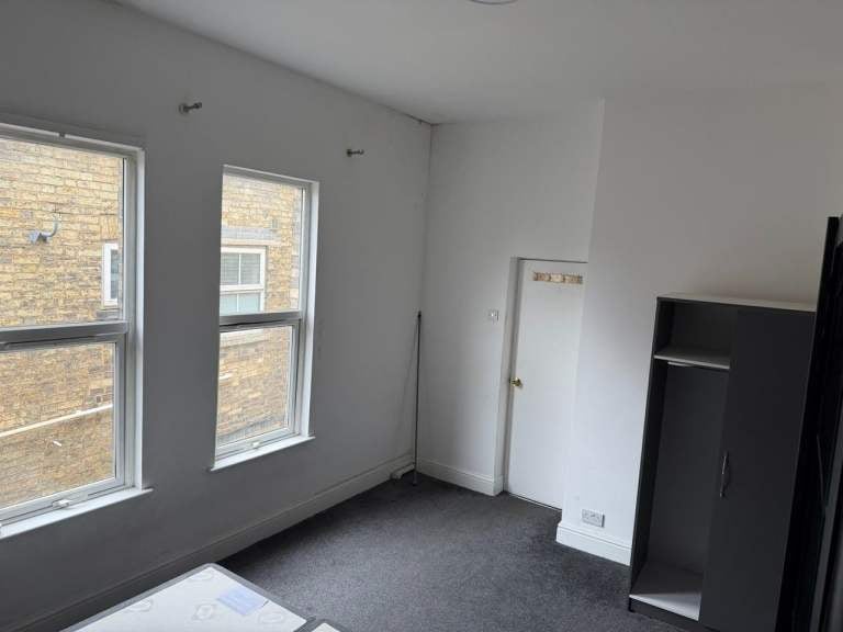 Flat De Parys Avenue in Bedford