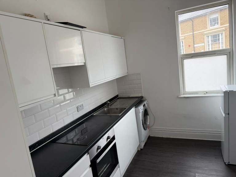Flat De Parys Avenue in Bedford