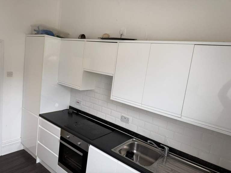 Flat De Parys Avenue in Bedford