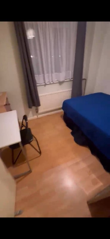Room Lion Close in Greater London