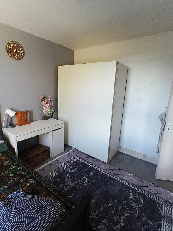 Room Dunlace Road in Greater London