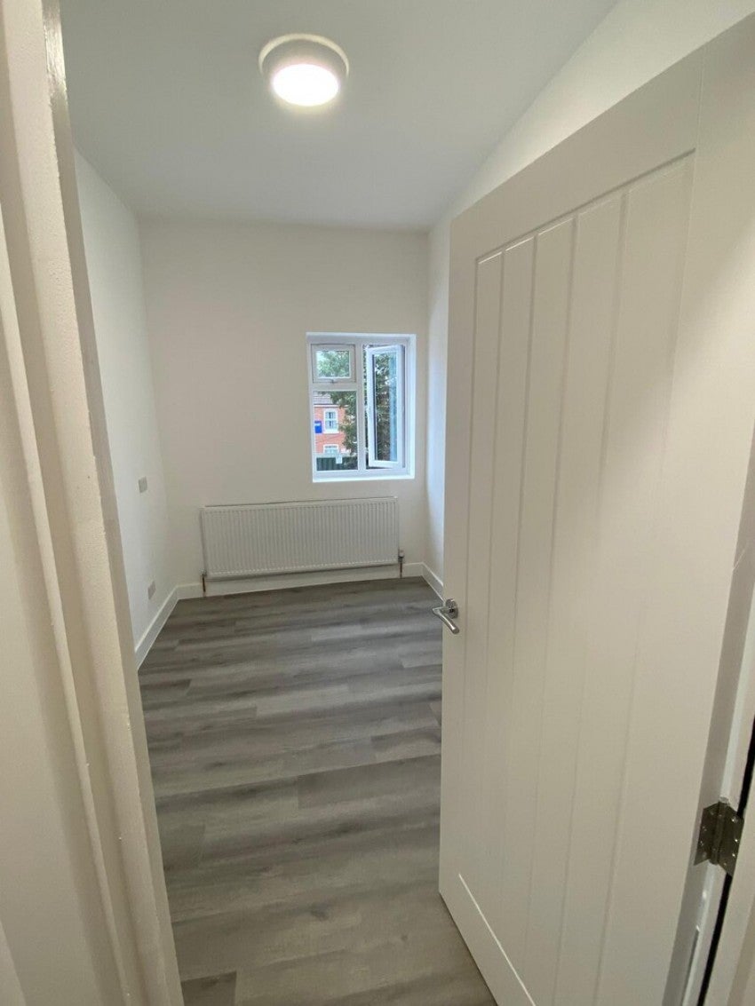Flat Gordon Avenue in Southampton