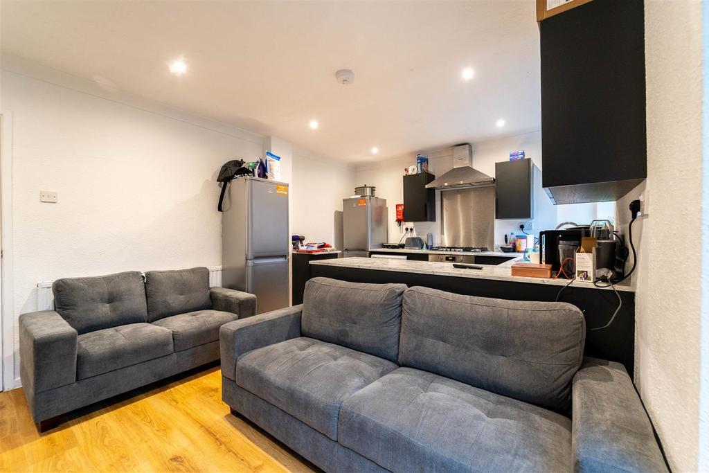 Flat Wellman Croft in Birmingham