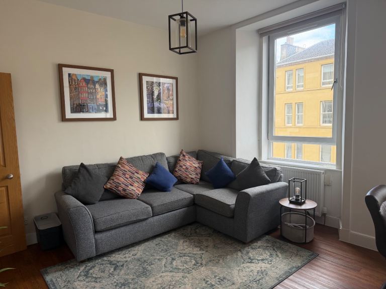 Flat Panmure Place in City of Edinburgh