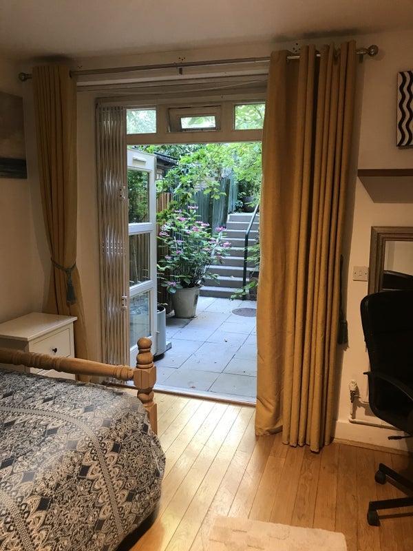 Room Penywern Road in Greater London