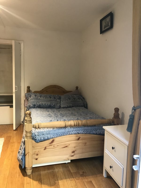 Room Penywern Road in Greater London