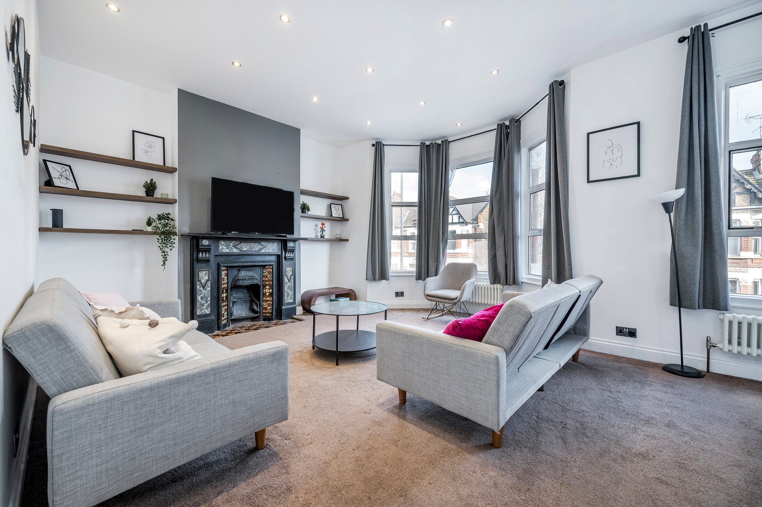 Flat Chamberlayne Road in Greater London