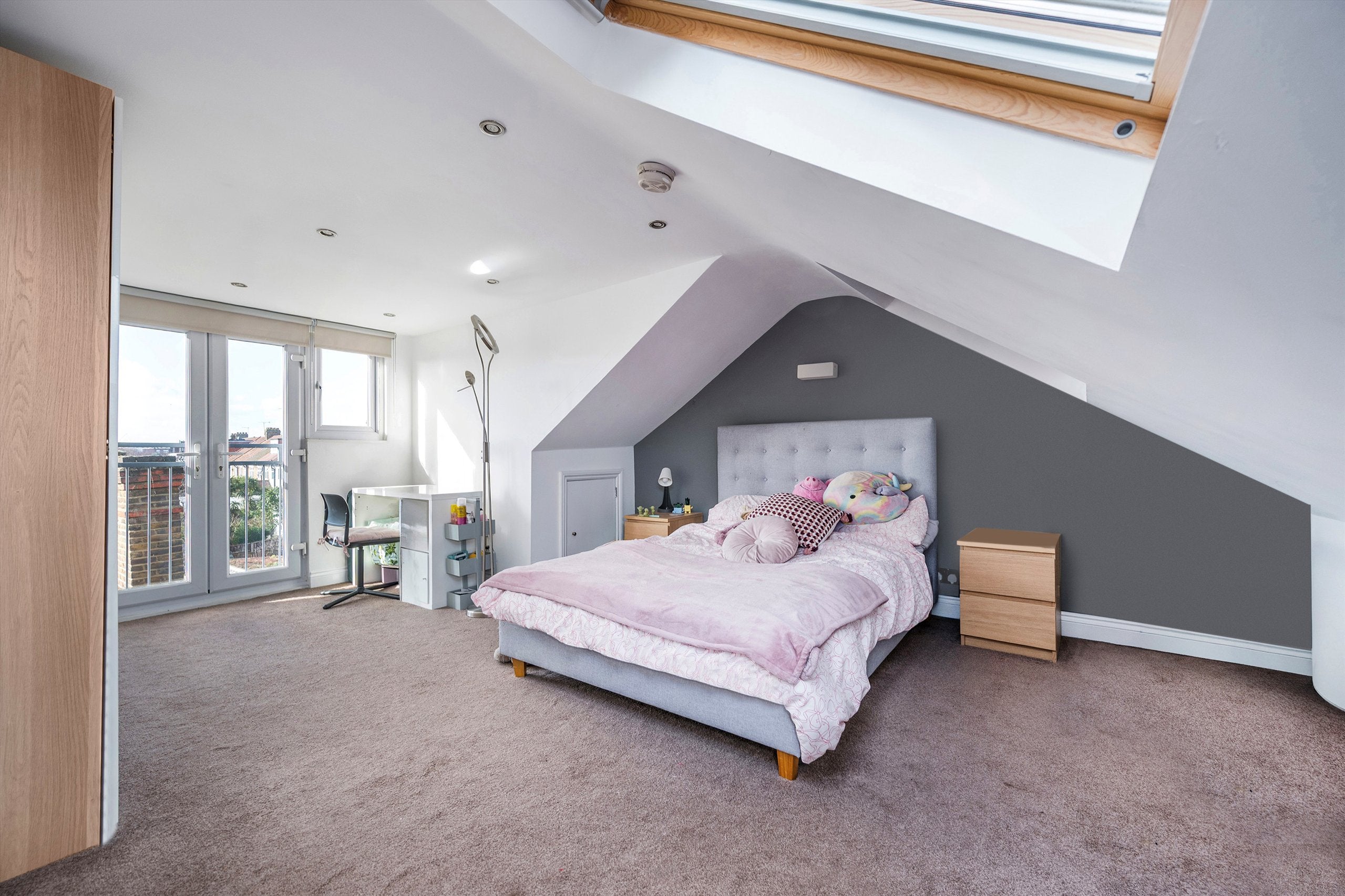 Flat Chamberlayne Road in Greater London