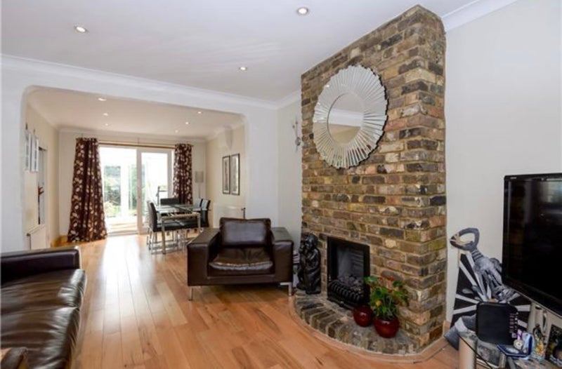 House Rosemead Avenue in Greater London