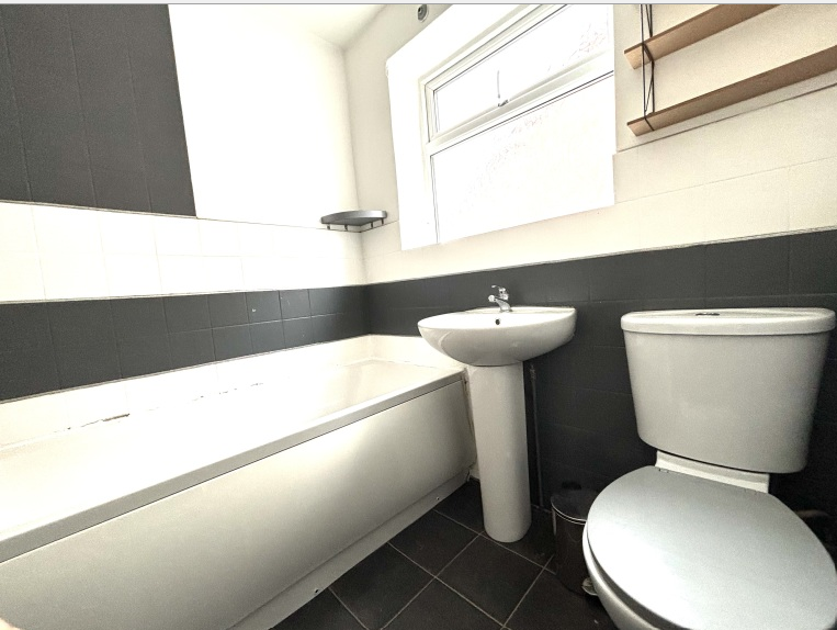 Flat Tudor Road in Nuneaton and Bedworth