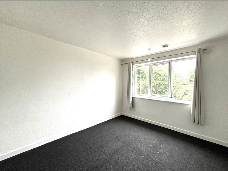 Flat Tudor Road in Nuneaton and Bedworth