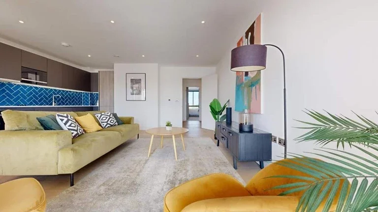 Flat Hackney Road in Greater London