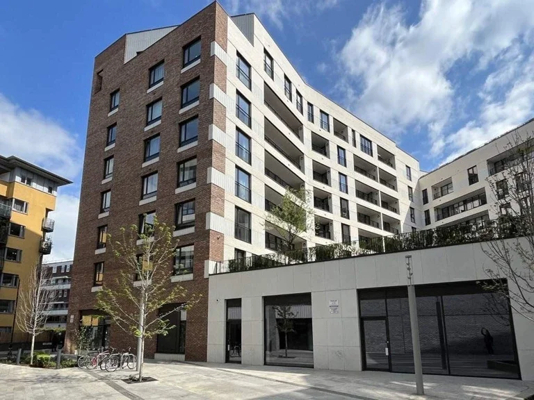 Flat Hackney Road in Greater London