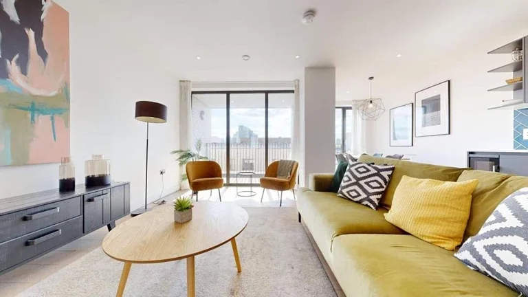 Flat Hackney Road in Greater London